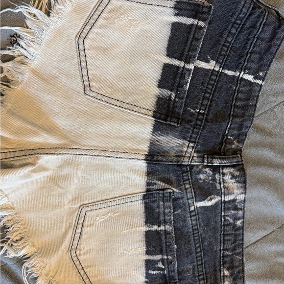 Fashion Nova Monochrome Tie-Dye Frayed Shorts - Picture 4 of 4